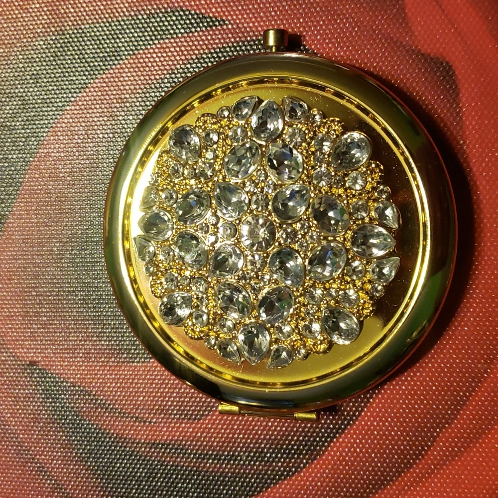 Monet Compact